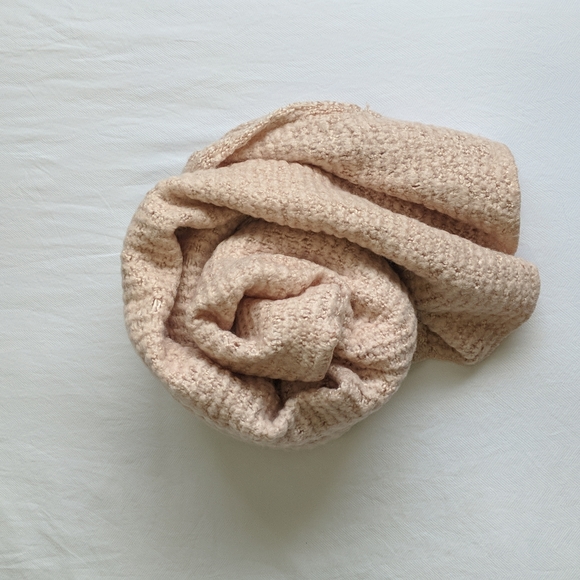 Forever 21 soft blush pink boucle knit winter scarf - Picture 1 of 5